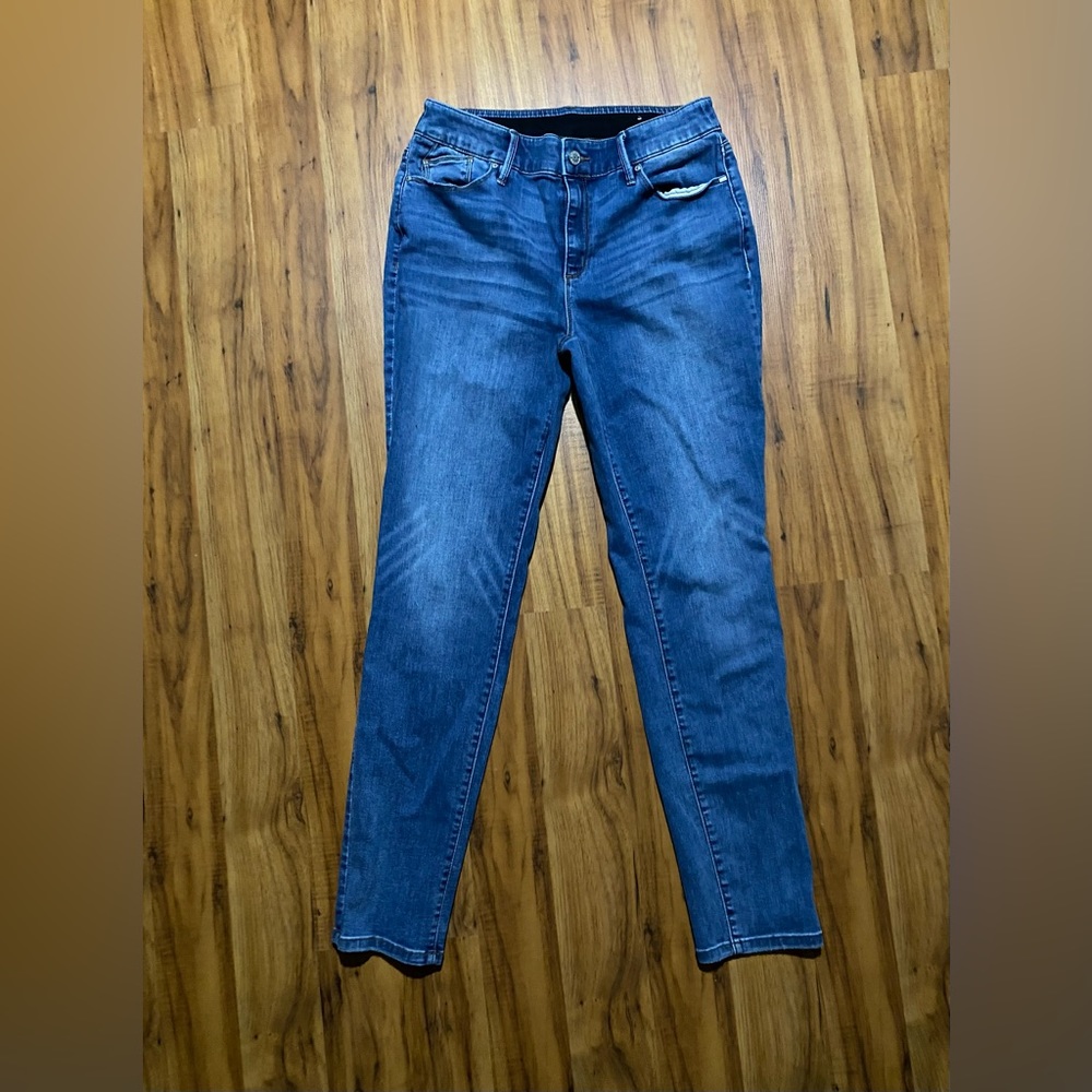 Chico’s Women’s Skinny Stretch Jeans Size 0.5R (equal to U.S. Size 6 Regular